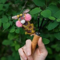 Tiny Friends: A Guide To Mosaic Embroidery By Tomomi Mimura 27 Tiny Friends: A Guide To Mosaic Embroidery By Tomomi Mimura -loop knitting store TomomiMimuraGiraffe