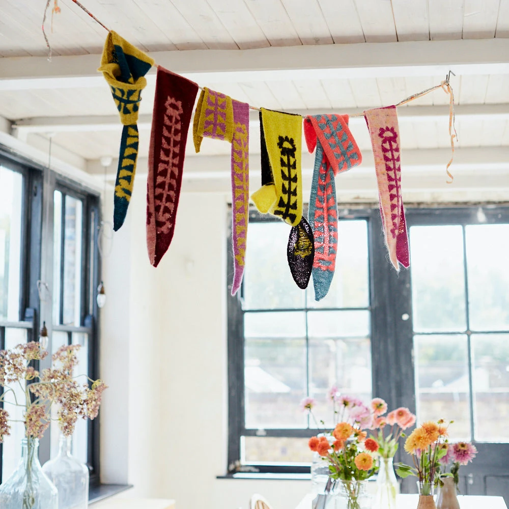 Loop - Two Of Daisies Lil' Scarflette Pattern 8 Loop - Two Of Daisies Lil' Scarflette Pattern - Image 6