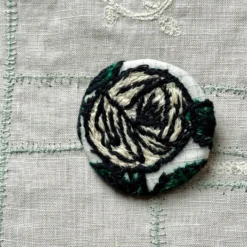 Minä Perhonen Circle Brooch (Small) 25 Minä Perhonen Circle Brooch (Small) -loop knitting store U Mina Brooch small 31c61720 0d19 4cdc acff 4ba8964ec47f