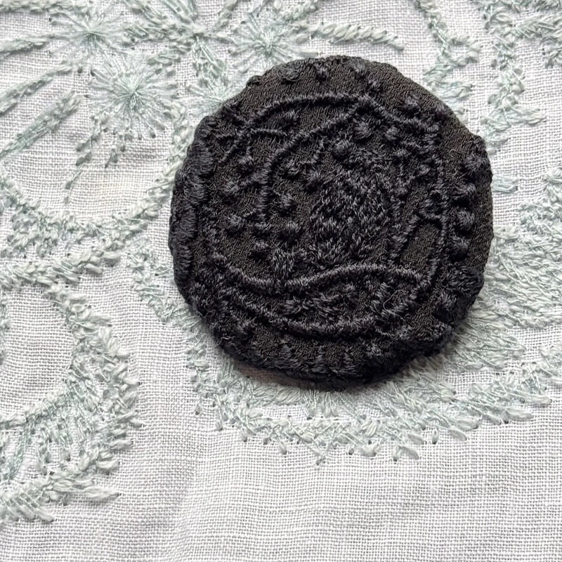 Minä Perhonen Circle Brooch (Small) 19 Minä Perhonen Circle Brooch (Small) - Image 17