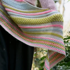 Field Notes: 20 Textured Knits For Everyday Beauty PREORDER -loop knitting store VALMIS L3A0089