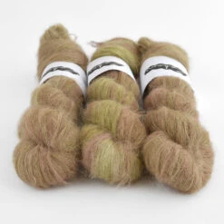 Zakami Fluffy Lace -loop knitting store ZakamiJunoatLoopLondon