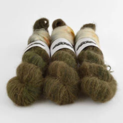 Zakami Fluffy Lace -loop knitting store ZakamiSelkieatLoopLondon