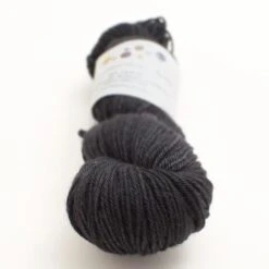 Uncommon Thread BFL Sport/Light DK 26 Uncommon Thread BFL Sport/Light DK -loop knitting store item 17779