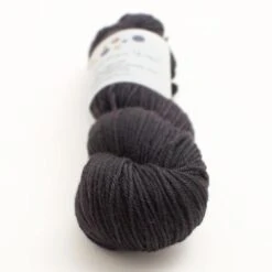 Uncommon Thread BFL Sport/Light DK 40 Uncommon Thread BFL Sport/Light DK -loop knitting store item 19195