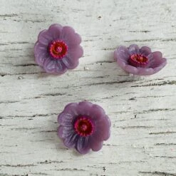 Retro Flower Button -loop knitting store retroflowerlilacatLoopLondon