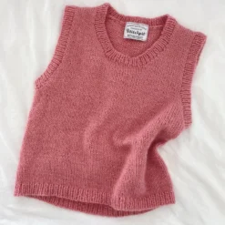 PetiteKnit - Stockholm Slipover Junior -loop knitting store slipoverJnioratLoopLondon3