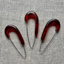 Resin Shawl Pin -loop knitting store small mottled burgundy shawl pin resin